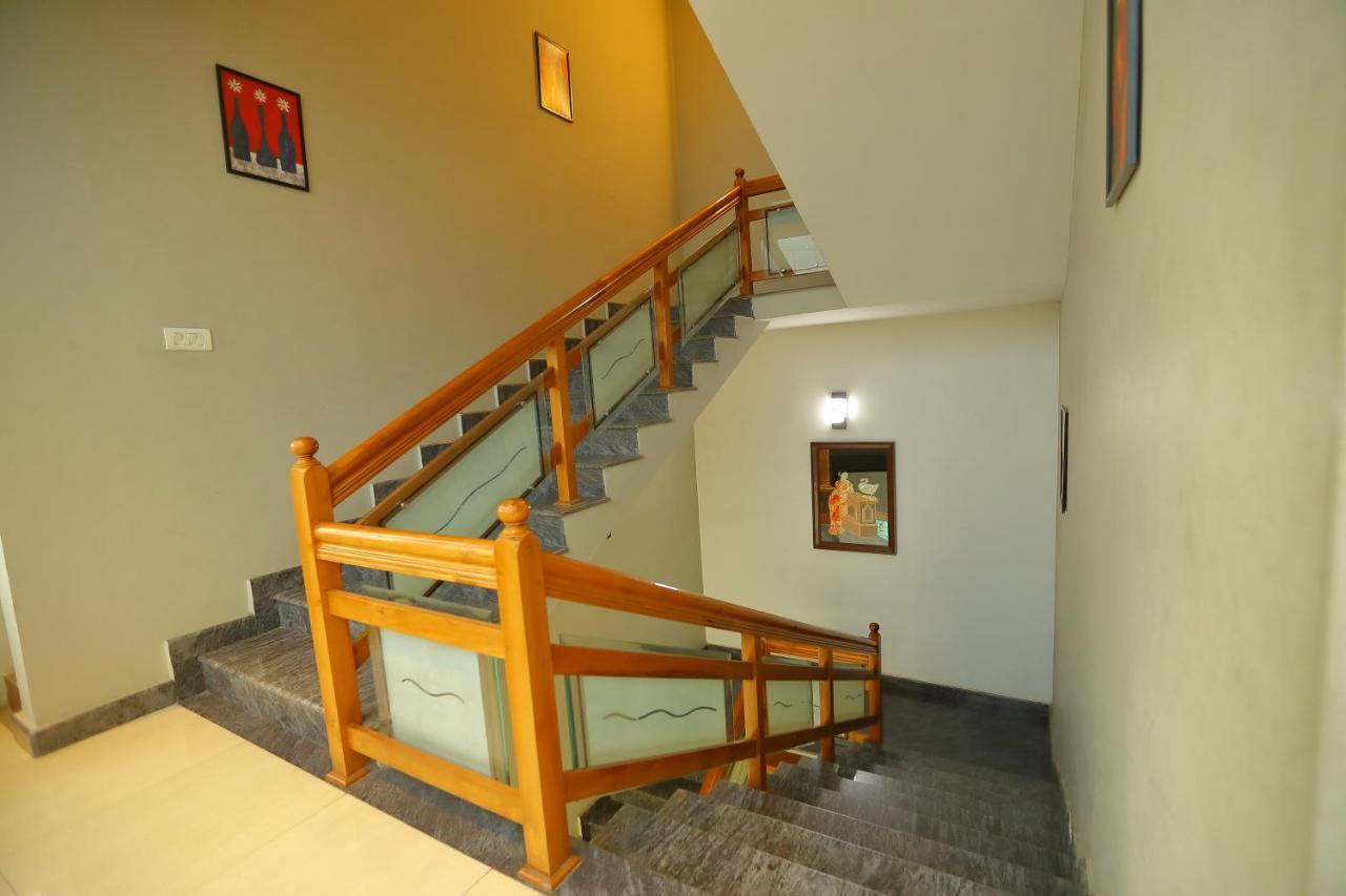 Sapphire Inn Недумбассері Екстер'єр фото