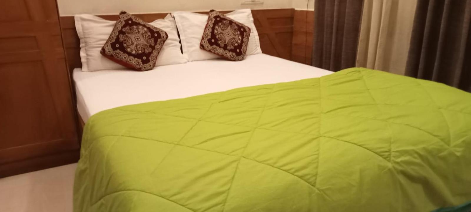 Sapphire Inn Недумбассері Екстер'єр фото